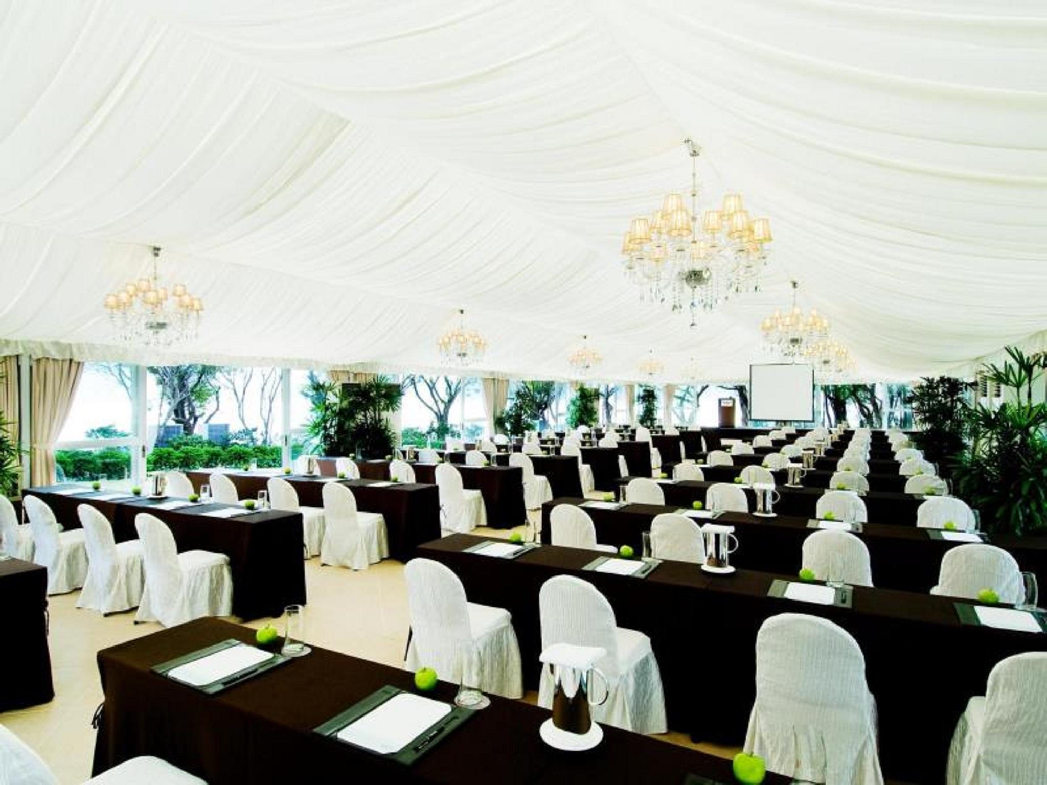 Grand Coloane Resort Makao Dış mekan fotoğraf The tent at the Four Seasons Hotel