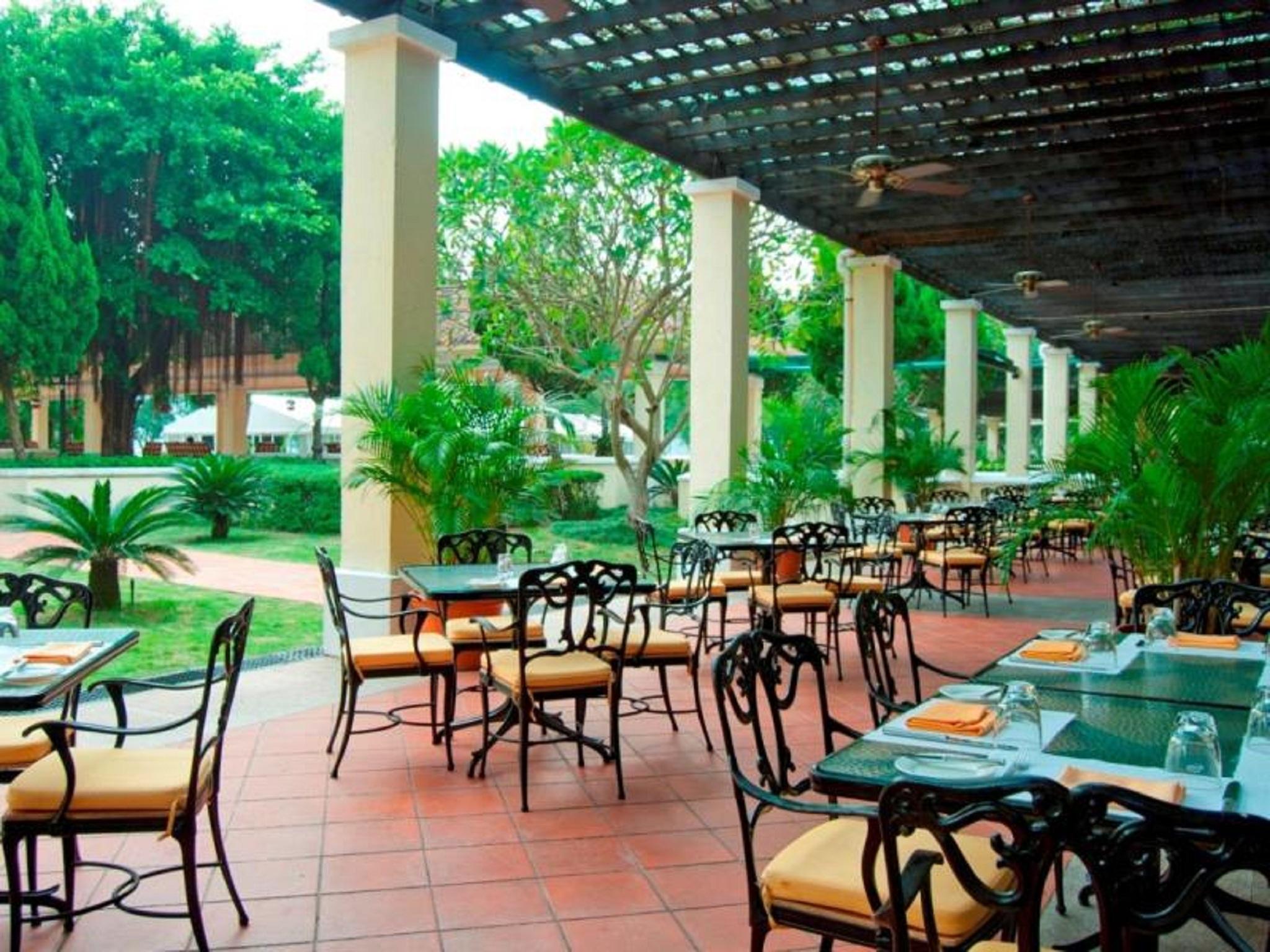 Grand Coloane Resort Makao Dış mekan fotoğraf The restaurant at the hotel