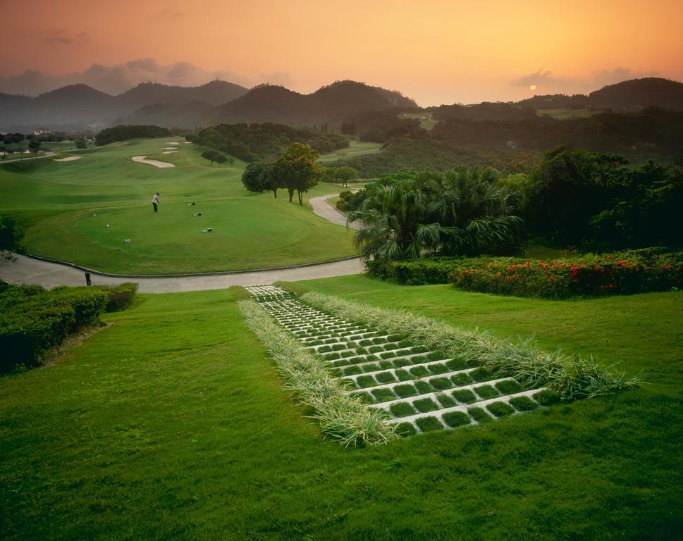 Grand Coloane Resort Makao Dış mekan fotoğraf Golf course in Okinawa, Japan