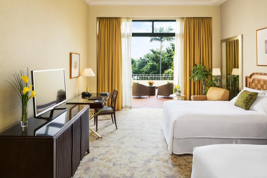 Grand Coloane Resort Makao Dış mekan fotoğraf A guest room at the Four Seasons Hotel