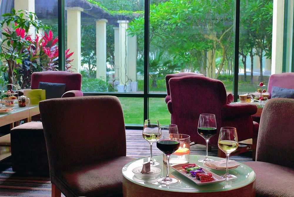 Grand Coloane Resort Makao Dış mekan fotoğraf Wine tasting at the Château d'Antan
