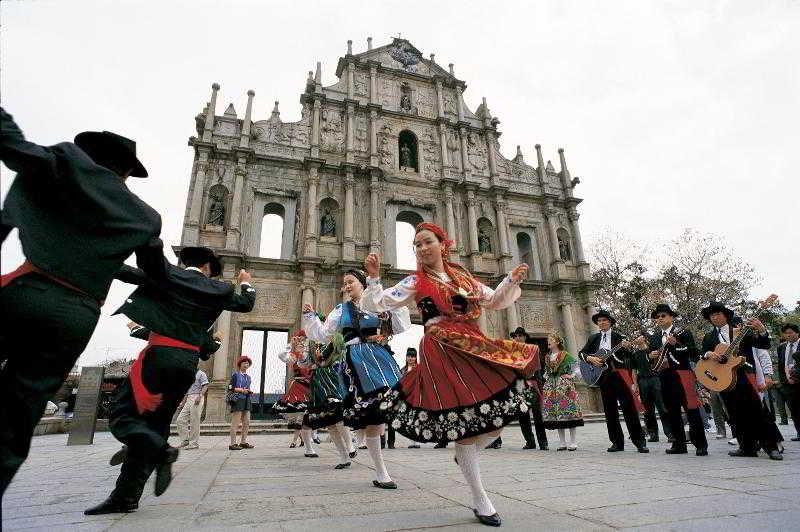 Grand Coloane Resort Makao Dış mekan fotoğraf Portuguese people dancing in Macau