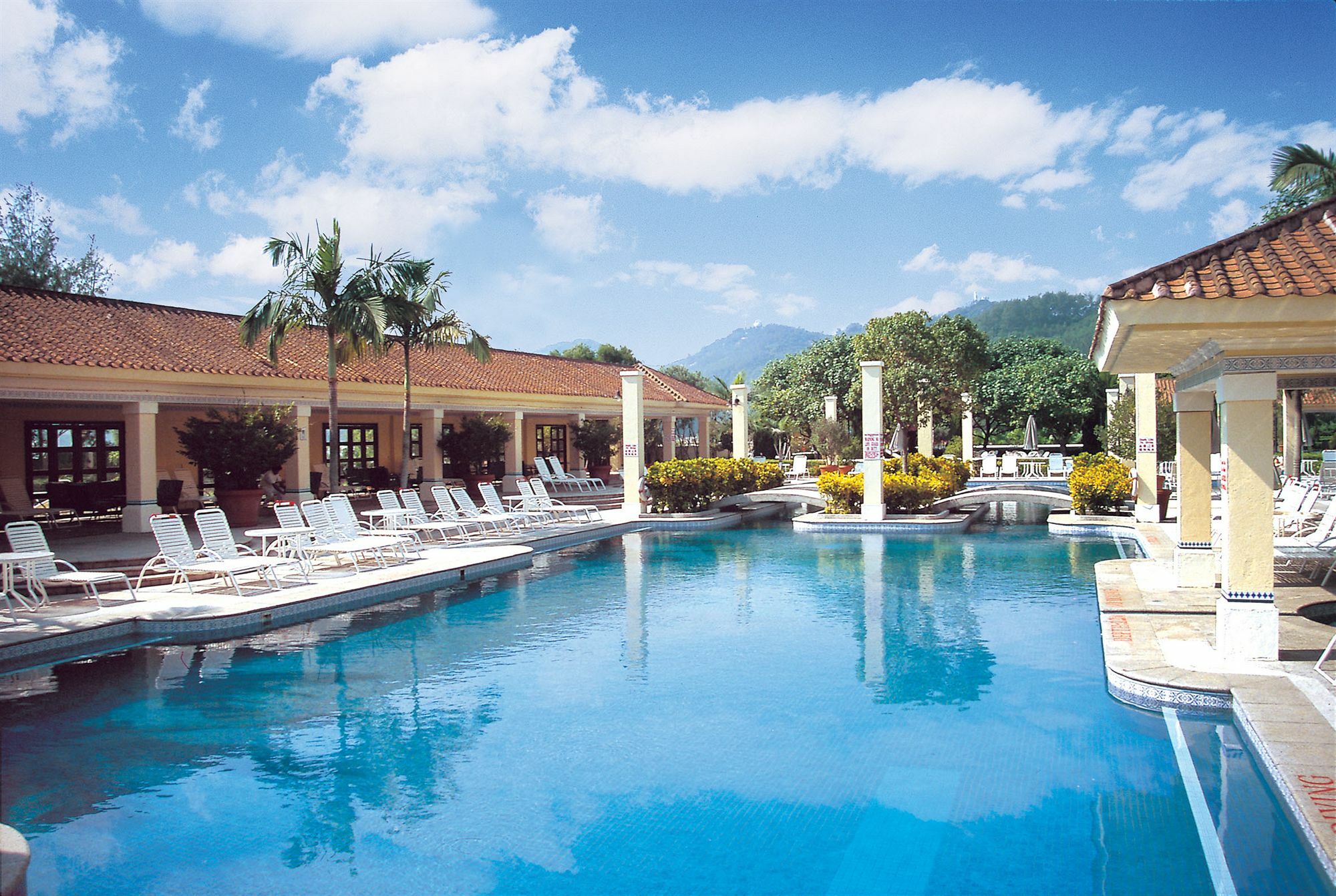Grand Coloane Resort Makao Dış mekan fotoğraf The swimming pool at the hotel
