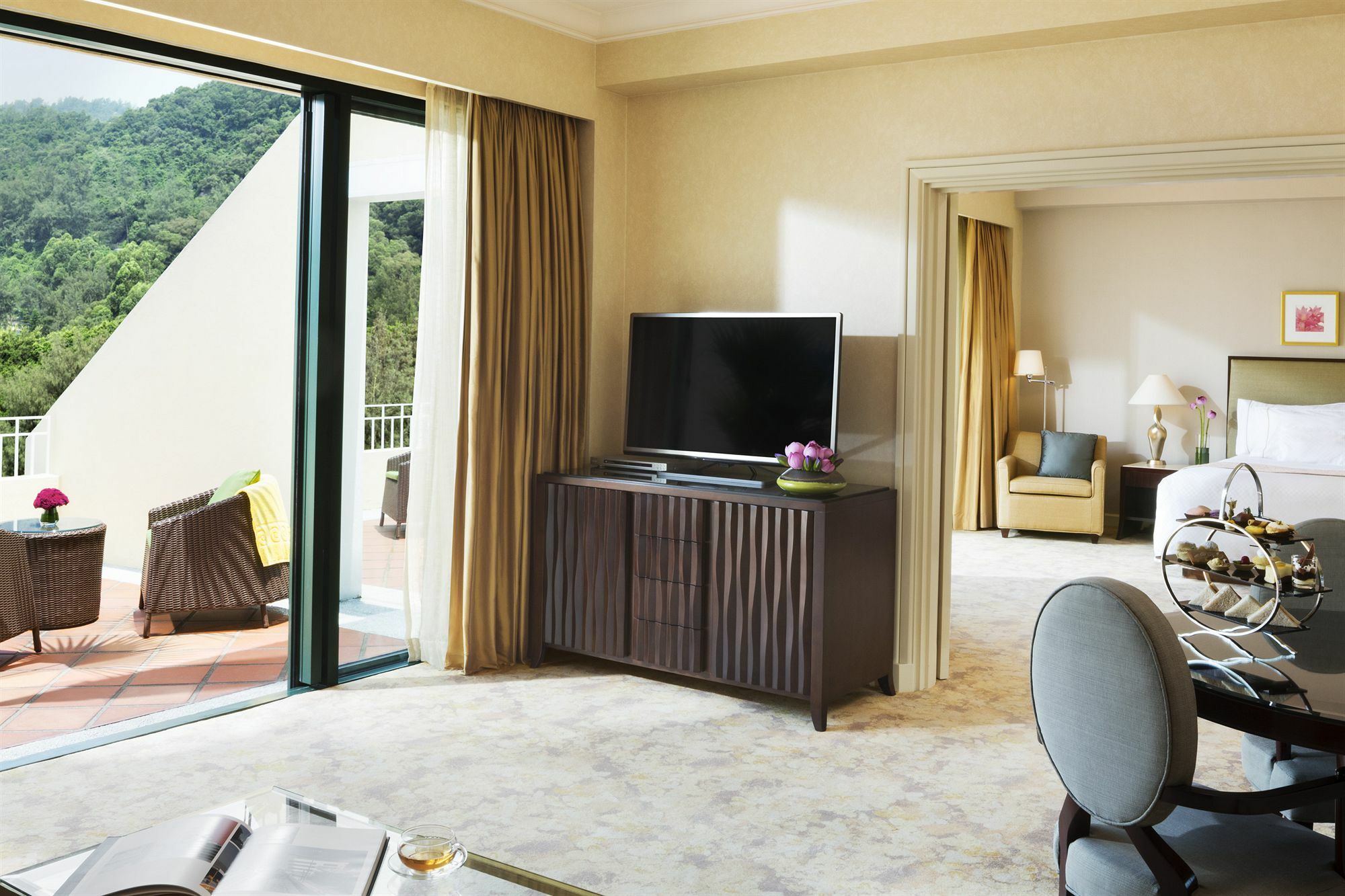 Grand Coloane Resort Makao Dış mekan fotoğraf A television set